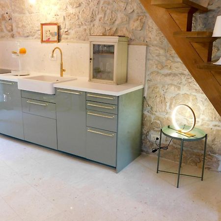 Bezauberndes Steinhaus Mit Garten In Der Altstadt Von Rovinj Bagian luar foto