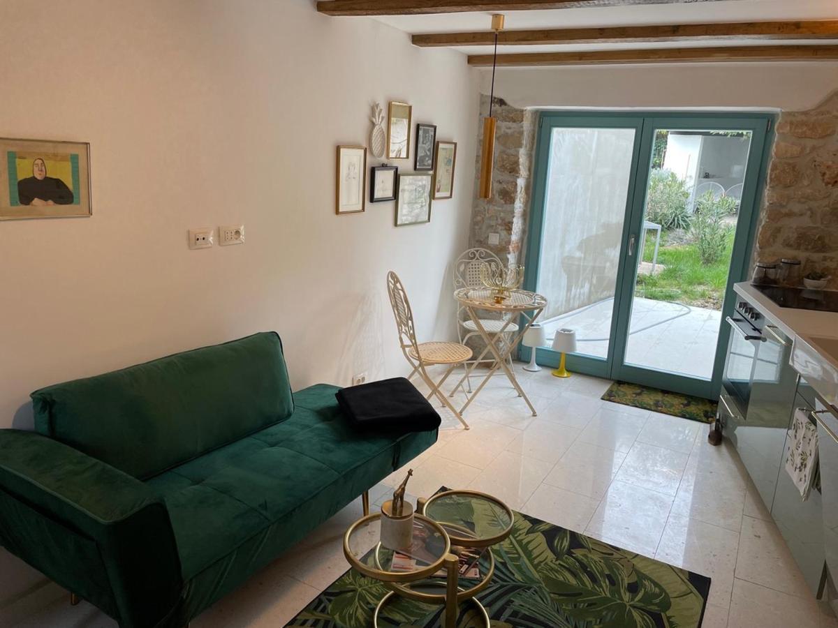 Bezauberndes Steinhaus Mit Garten In Der Altstadt Von Rovinj Bagian luar foto