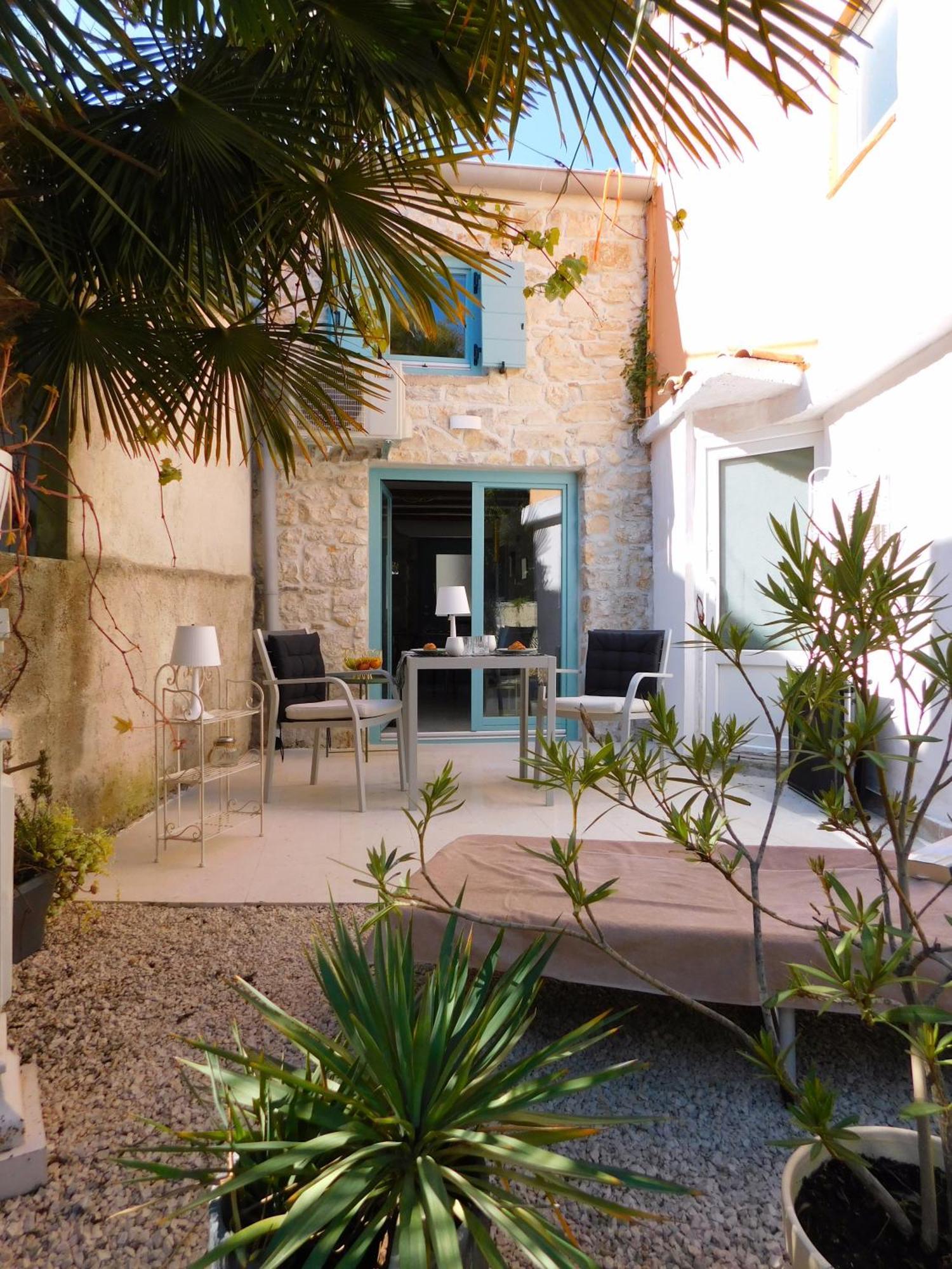 Bezauberndes Steinhaus Mit Garten In Der Altstadt Von Rovinj Bagian luar foto