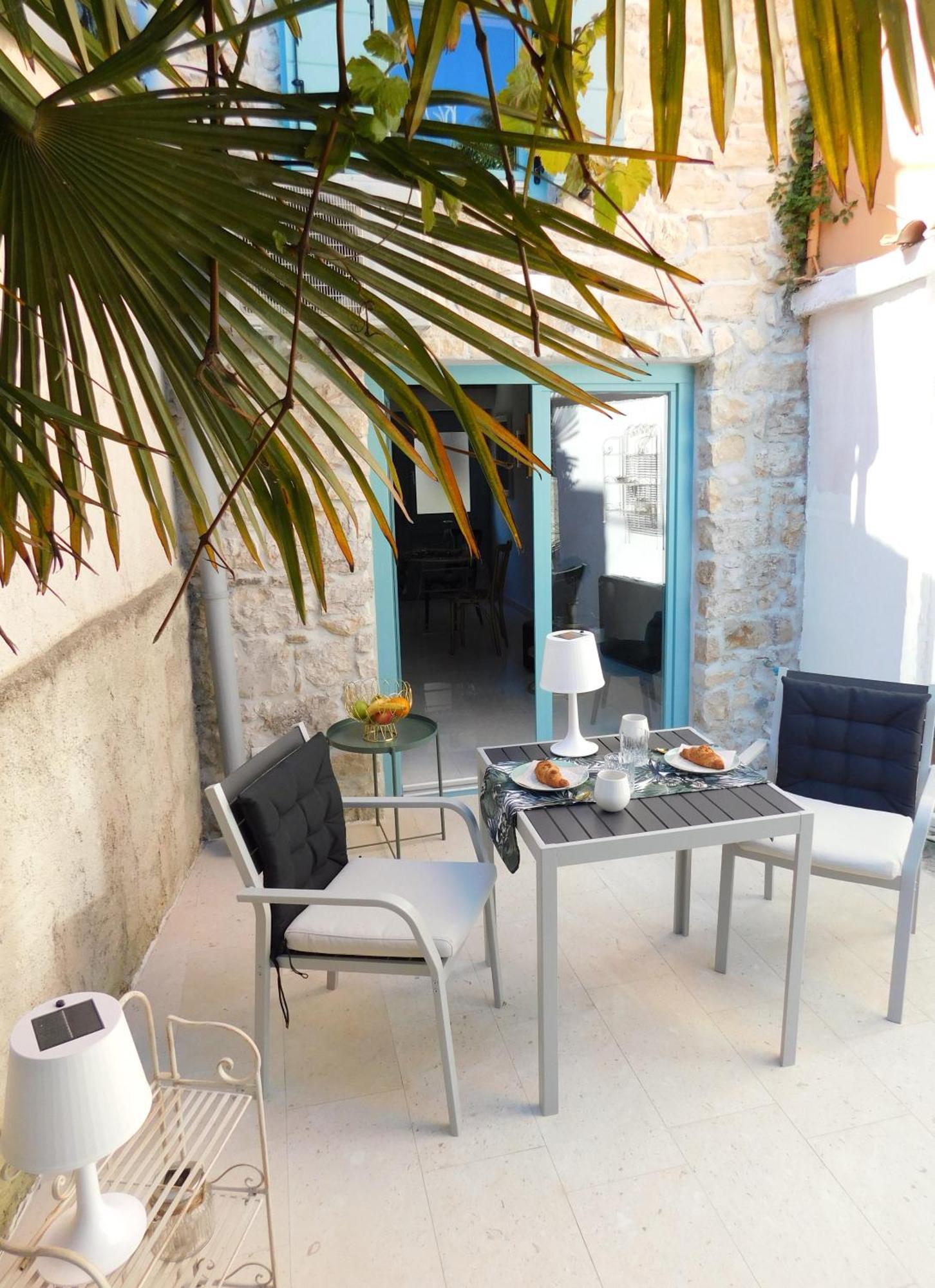 Bezauberndes Steinhaus Mit Garten In Der Altstadt Von Rovinj Bagian luar foto