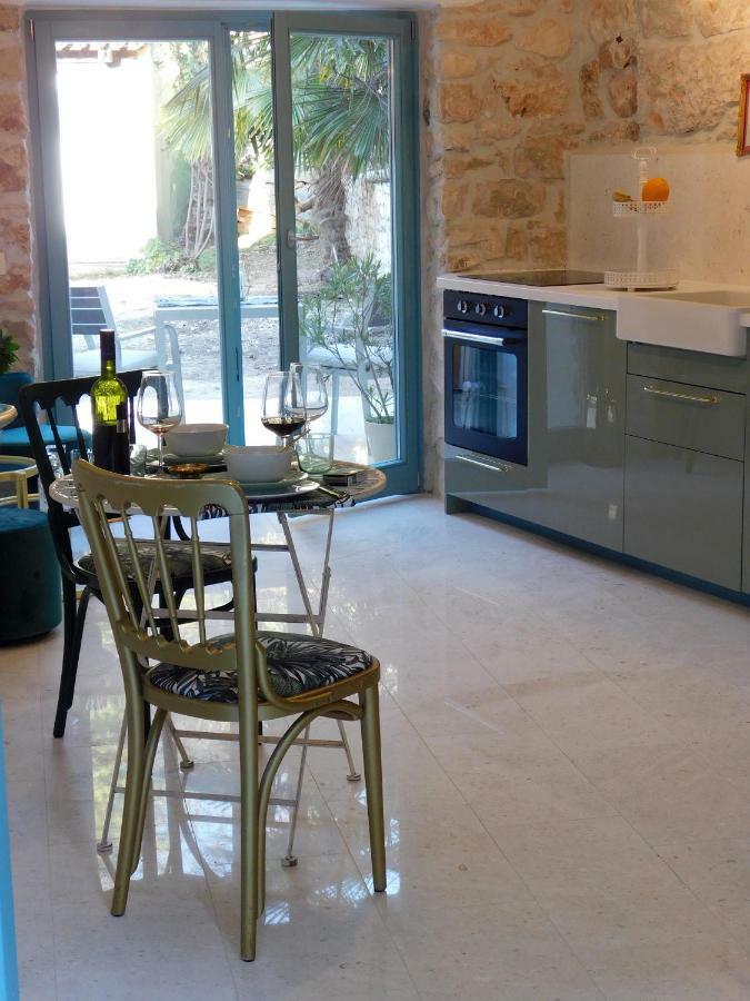 Bezauberndes Steinhaus Mit Garten In Der Altstadt Von Rovinj Bagian luar foto