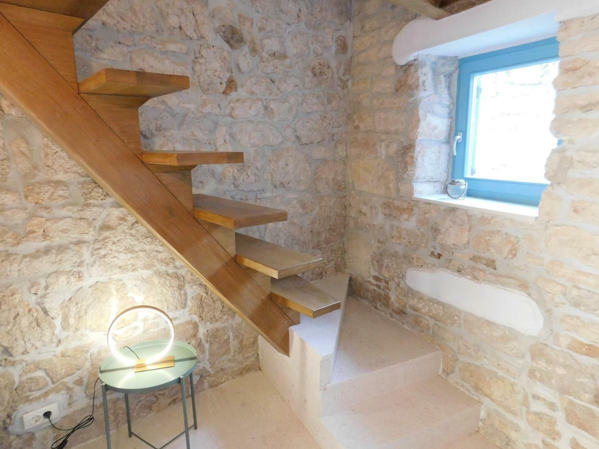 Bezauberndes Steinhaus Mit Garten In Der Altstadt Von Rovinj Bagian luar foto