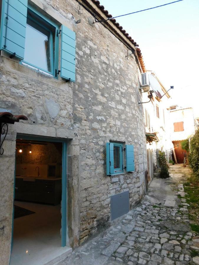 Bezauberndes Steinhaus Mit Garten In Der Altstadt Von Rovinj Bagian luar foto